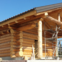 Rundstamm-Blockhaus